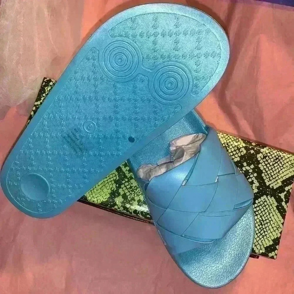 Slides - Picture 4 of 8